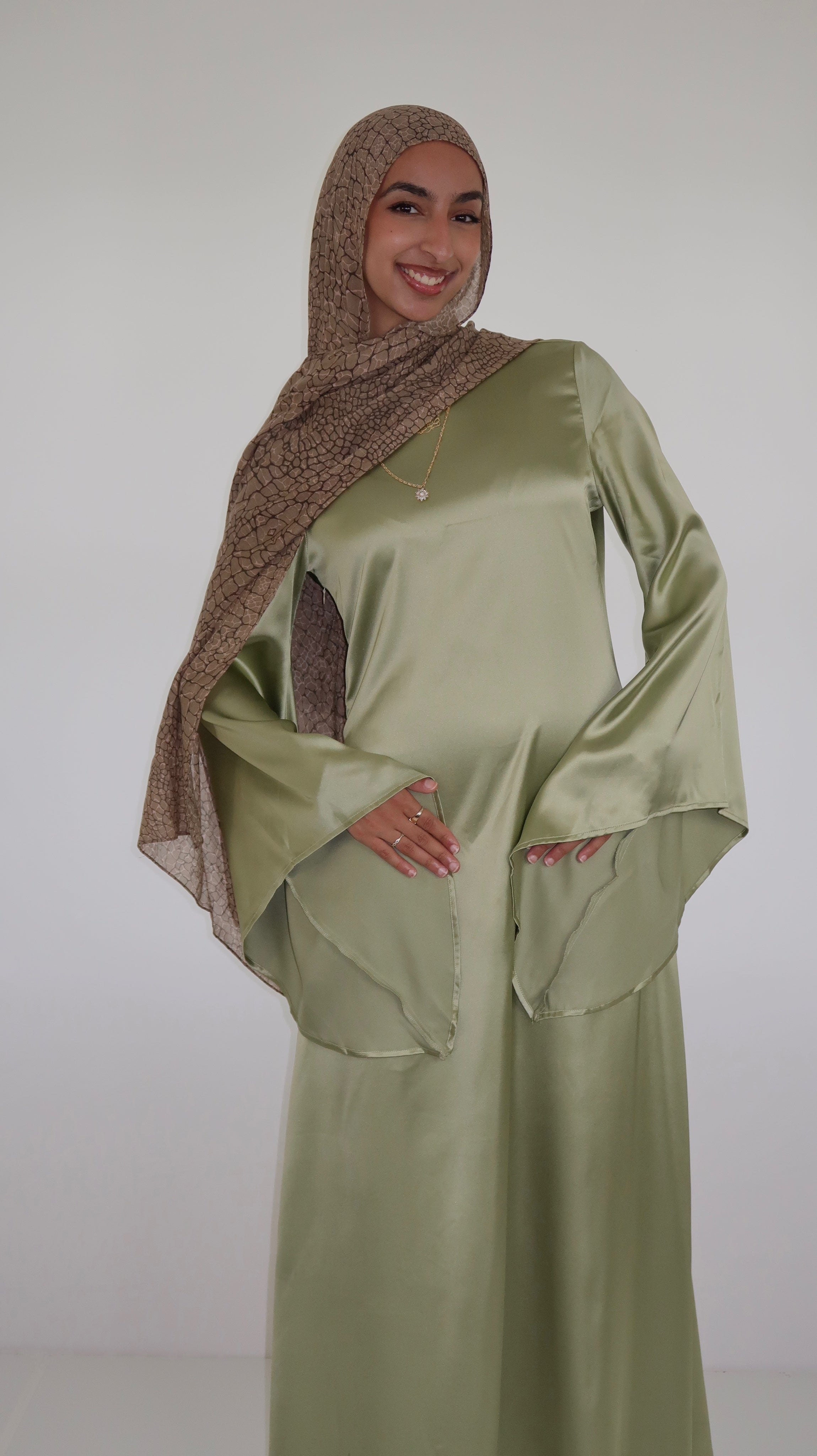 Noor | Olive